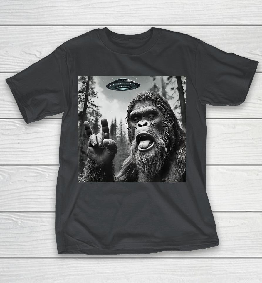 Sasquatch Bigfoot Rock On Selfie With Ufo Alien Shirts